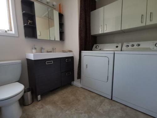 Cozy Bungalow Near Montreal And Shops