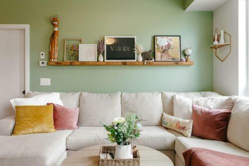 The Vibe Stylish Dt 2 Bed 2 Bath Walk To Beach