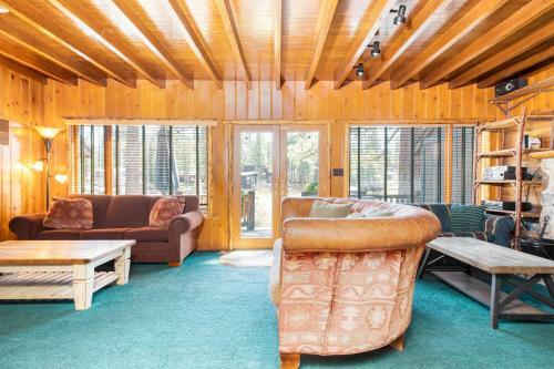 Moosehead By Avantstay Lakefront Cabin W Pool Table, Bar And Lake Access