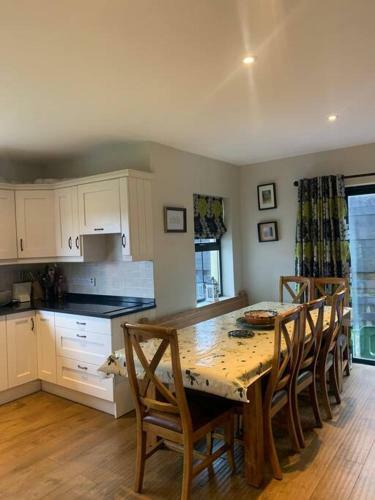 Cois Cloiche 4 Bedroom House With Free Parking