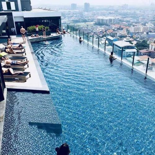 Apartamento The Base Central Pattaya Sea View Condo With Infinity Pool