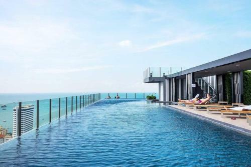 Apartamento The Base Central Pattaya Sea View Condo With Infinity Pool