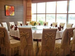 Lake Side Hotel