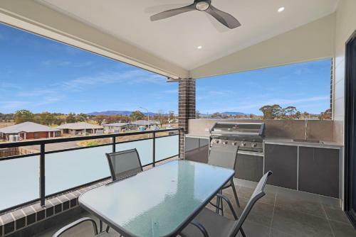 Illalangi House- Elegant 4-bed Home With Views