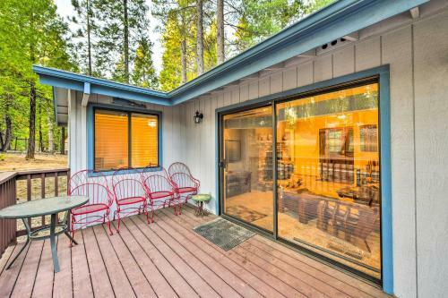 Pioneer Cabin With Fire Pit, 2 Furnished Decks!