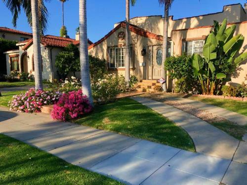 Stylish 3bd, 3ba Home In Beverly Hills