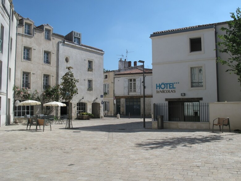 Saint Nicolas Hotel(.)