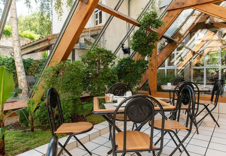 Saint Nicolas Hotel(.)