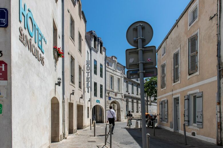 Saint Nicolas Hotel(.)