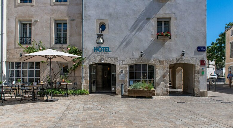 Saint Nicolas Hotel(.)