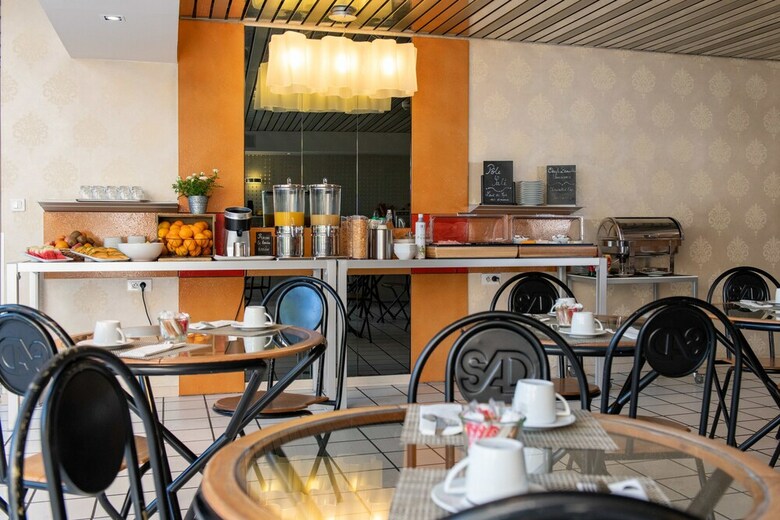 Saint Nicolas Hotel(.)