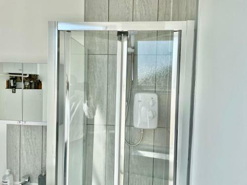 Cheerful 1 Bed Apartment Cardiff City Centre - Penarth Rd
