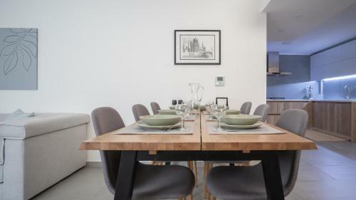 Apartamento A Brand New, Beautifully Decorated Maisonette.