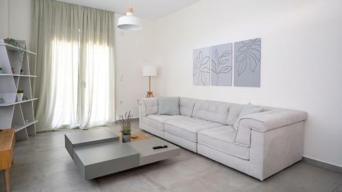 Apartamento A Brand New, Beautifully Decorated Maisonette.