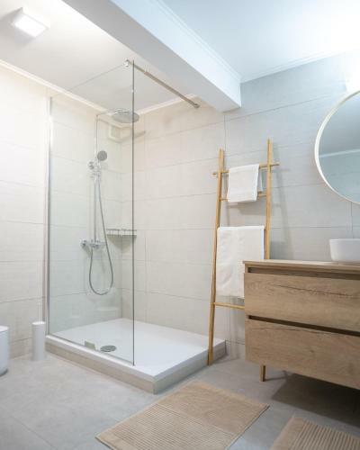 Apartamento A Brand New, Beautifully Decorated Maisonette.