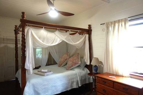 Ironbark Retreat - Cottage & Chapel On River Farm