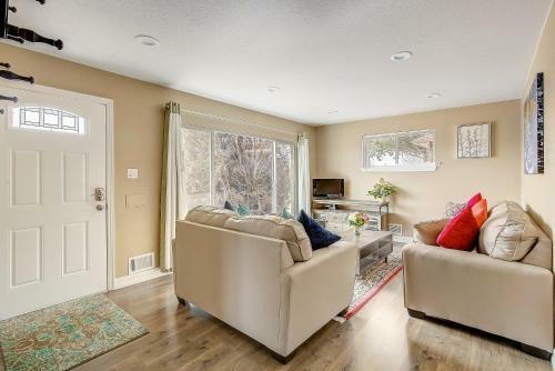 2261 W 73rd Pl
