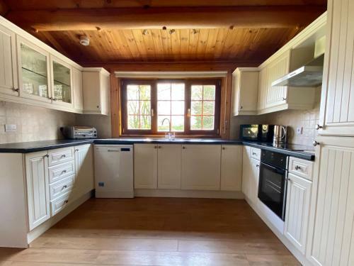 Oak Log Cabin