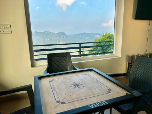 Hotel Himalayas By The Lake Hill