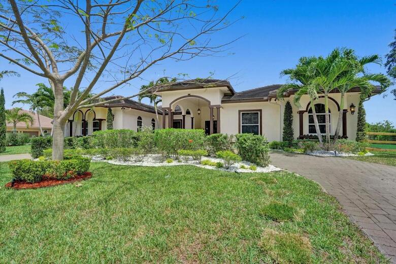 8-br With Pool & Mini-golf & Soccer