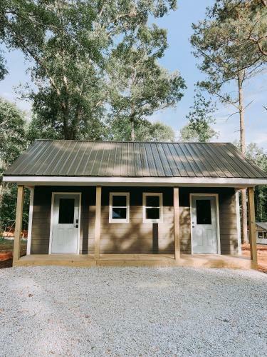Adorable Studio Style Cabin Located Minutes From Lake Hartwell