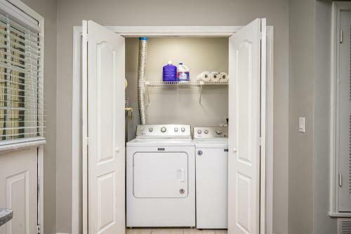 New 2b2b Entire Townhouse Place Cozy And Quiet