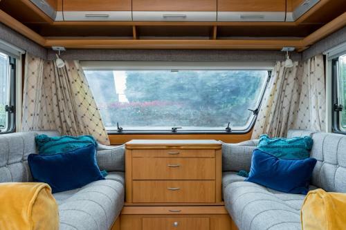 Cosy Caravan On Luxury Campsite