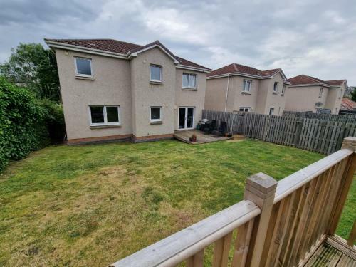 Villa Spacious 4-bed Townhouse Near Edinburgh