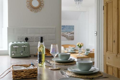 Modern, Light And Airy Townhouse In Llandudno, West Shore