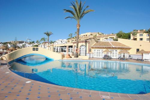 2 Bedroom Top Floor Apartament With Open Sea Views Cs197