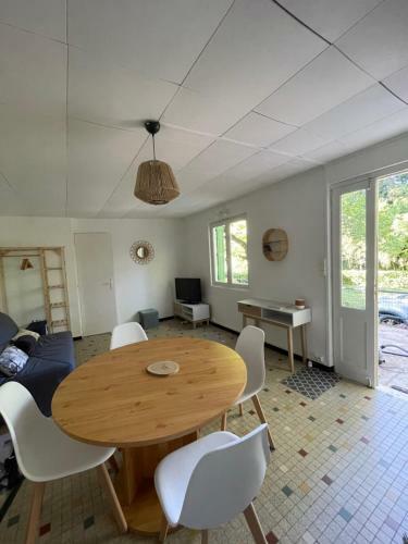 Entre Rivi�re & Bambous / Vue Rivi�re / Parc Arbor�