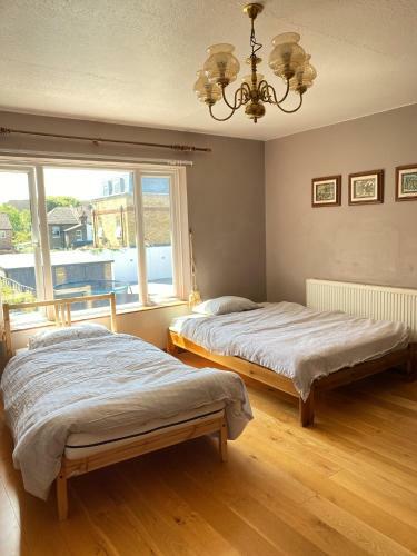 Apartamento Lovely 3 Bedroom Flat Close From Station