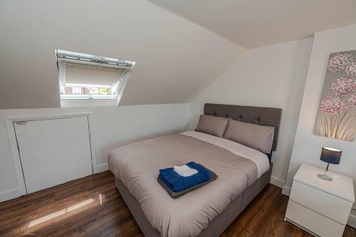 4 Bedrooms,2 Bathrooms House With Free Parking