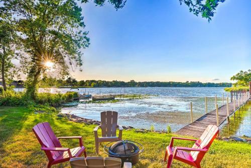 Waterfront Mound Retreat With Boat Dock Access!