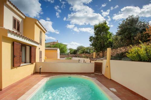 Sa Domo E S'istiu - Villetta Con Piscina - Budoni