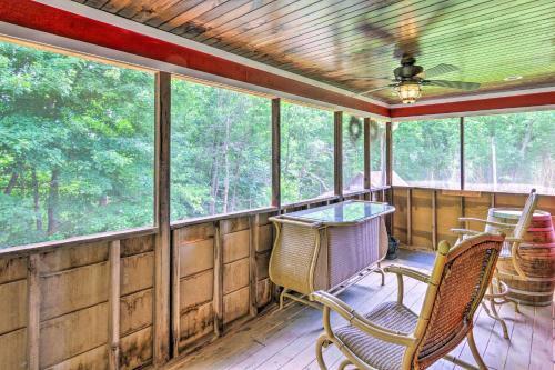 Vivid Cabin Less Than 8 Mi To Chimney Rock State Park