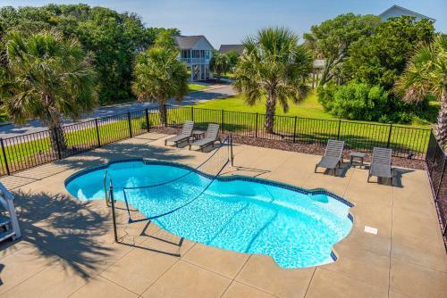 200 Steps To Somewhere By Oak Island Accommodations