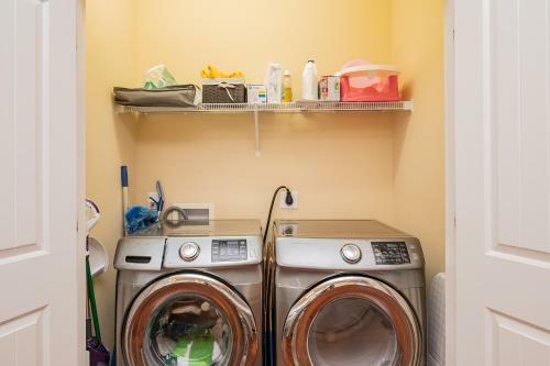 Naut The Office By Oak Island Accommodations