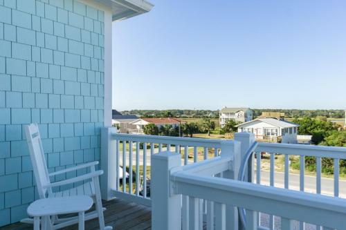 Lunas By Oak Island Accommodations