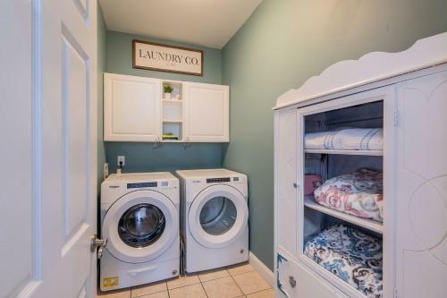 The Sassy Seahorse By Oak Island Accommodations