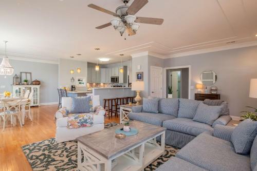 The Sassy Seahorse By Oak Island Accommodations