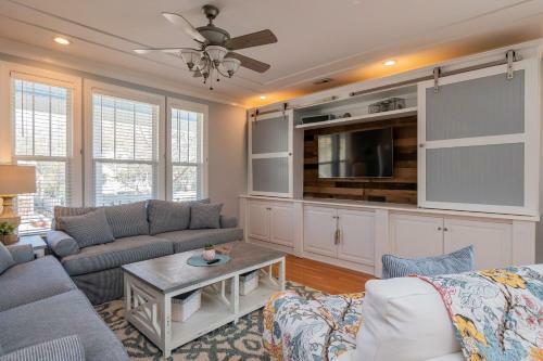 The Sassy Seahorse By Oak Island Accommodations