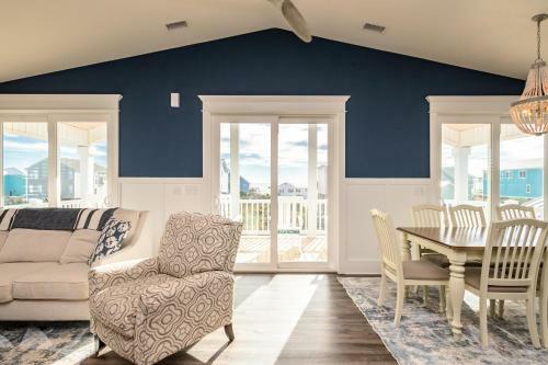 Long Call By Oak Island Accommodations