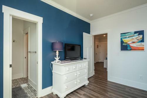 Long Call By Oak Island Accommodations