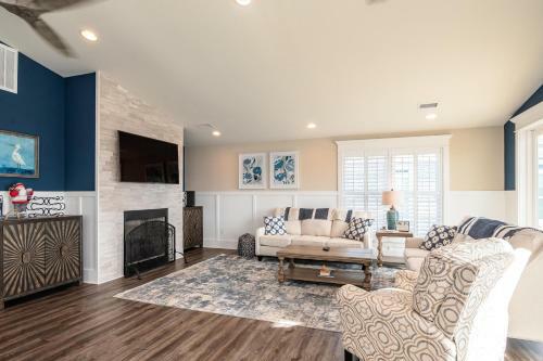 Long Call By Oak Island Accommodations