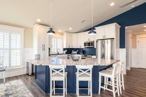 Long Call By Oak Island Accommodations