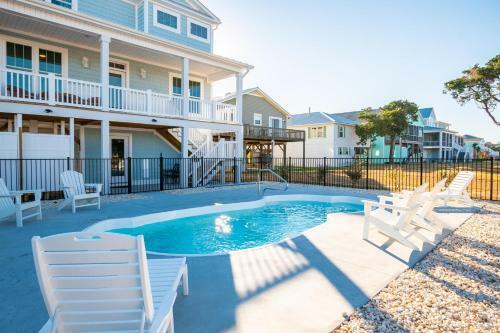 Long Call By Oak Island Accommodations
