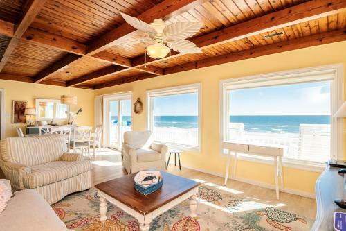 Lisa Lu By Oak Island Accommodations