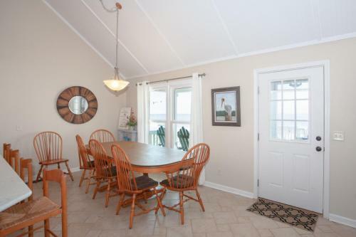 Summer Sands By Oak Island Accommodations
