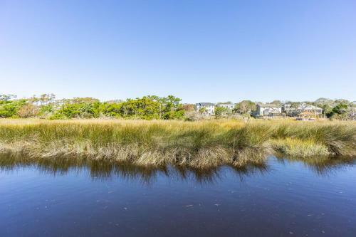 See Otter By Oak Island Accommodations